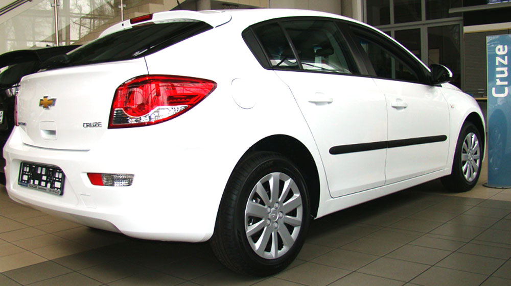 Seitenschutzleisten schwarz für Chevrolet Cruze J300 ab facelift 09.2012- F1 b