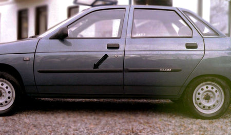 Seitenschutzleisten schwarz für Lada 110 Limousine Baujahre 1995-2007 F1 b