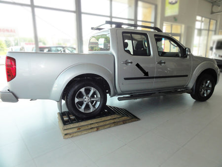 Seitenschutzleisten schwarz für Nissan Navara Double Cab ab facelift 2007- F46 d